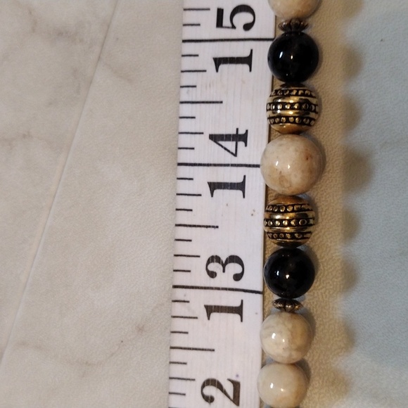 Beautiful multi color and shape beads necklace. - Picture 9 of 9